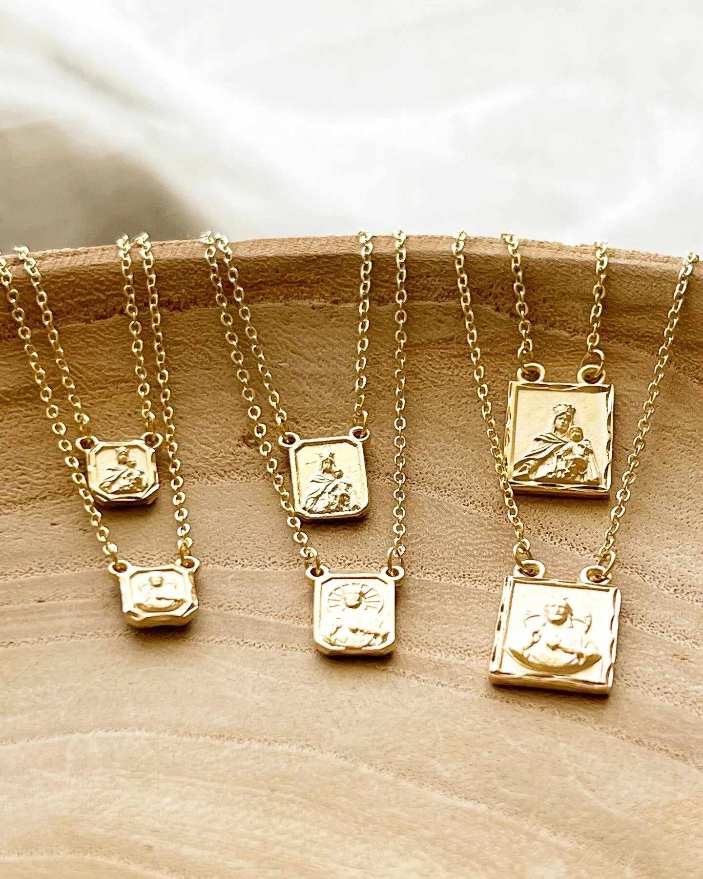 Dainty Scapular Necklace