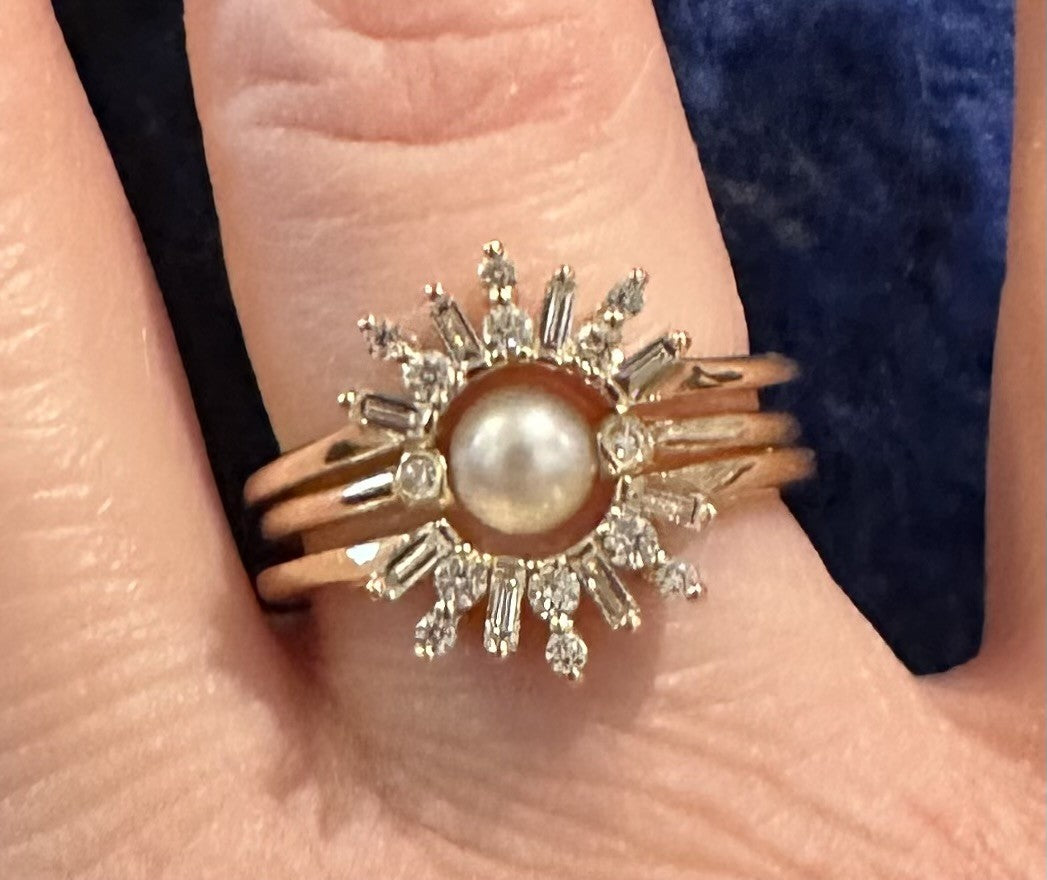Monstrance-Inspired Ring Guard