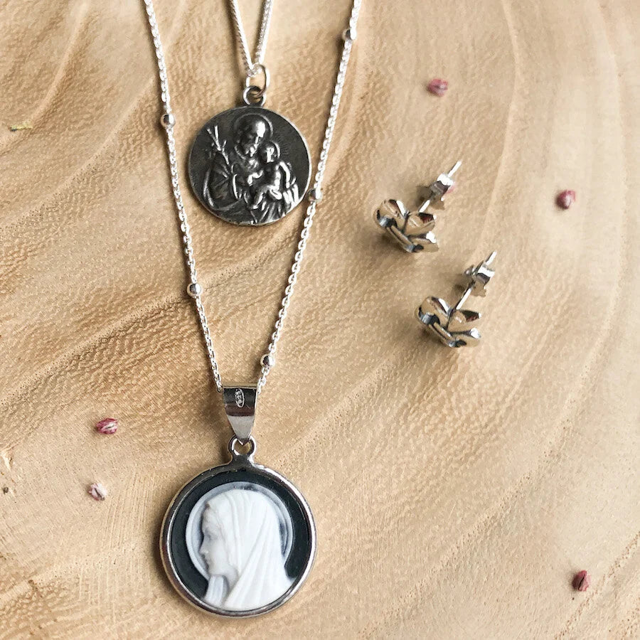 Modern Cameo Necklace